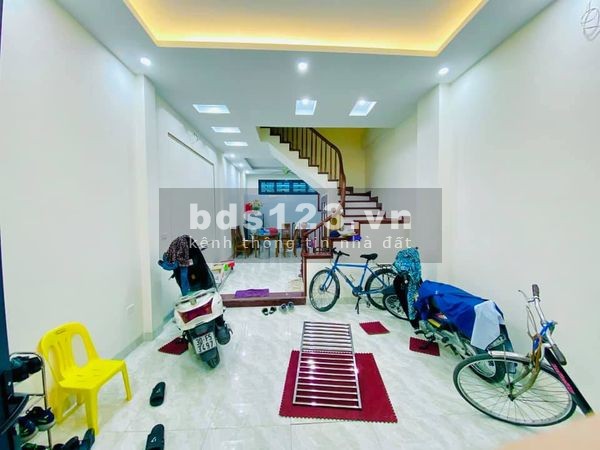 Nhà nguyên căn 6 tầng đúc Quận Cầu Giấy, dt 44m2, mt 4.2 m, gần phố đầy đủ nội thất, giá 6.8 tỷ