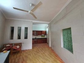 Bán nhà lô góc mặt gõ Thổ Quan Đống Đa ô tô tránh trước cửa nhà, kinh doanh thuận tiện