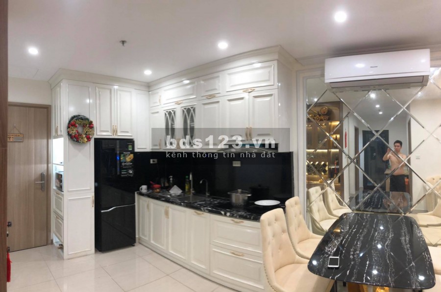 Hết tháng 7 mình trống căn 2PN 55m2 nội thất liền tường cho thuê tại Vinhomes Smart City. Liên hệ: 0393425188.