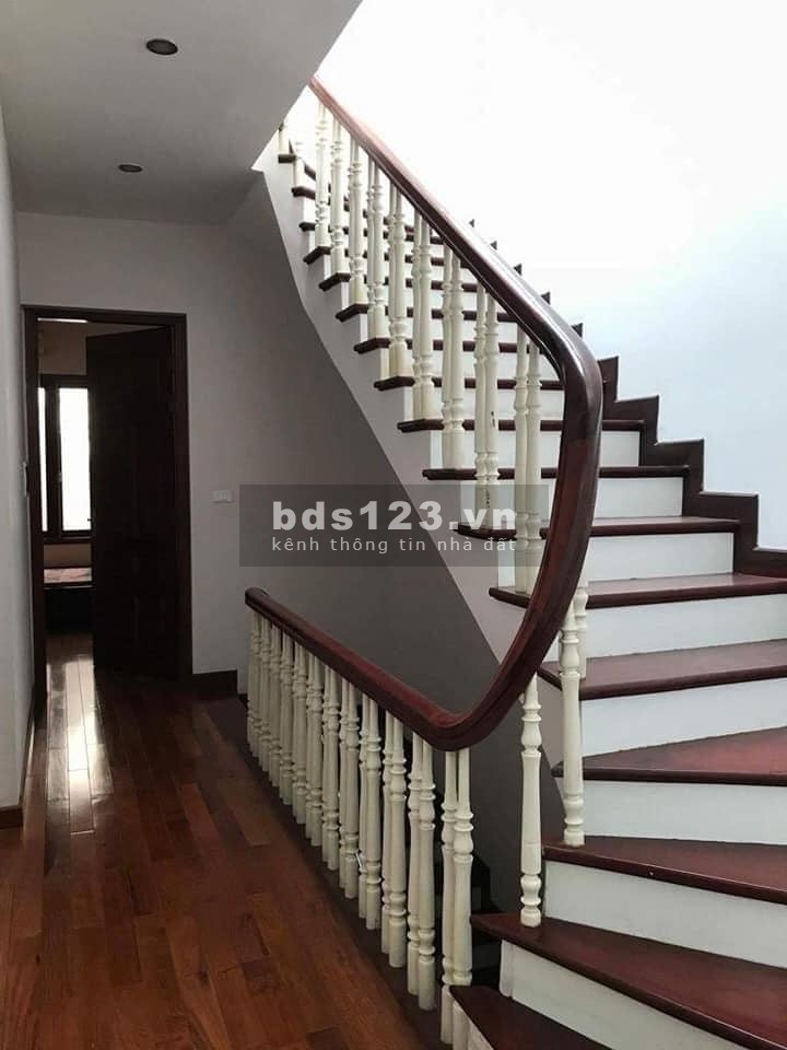 Bán nhà Trần Duy Hưng 2 mặt thoáng, gara ô tô, 48m2, 5 tầng, giá bán 8.6 tỷ