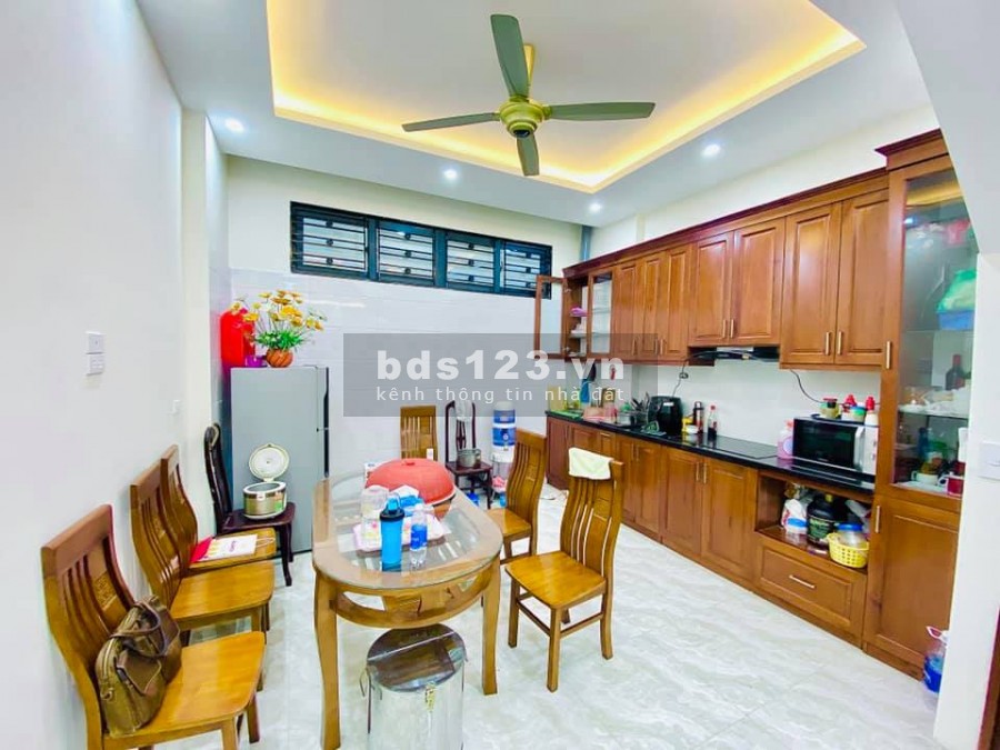 Nhà nguyên căn 6 tầng đúc Quận Cầu Giấy, dt 44m2, mt 4.2 m, gần phố đầy đủ nội thất, giá 6.8 tỷ