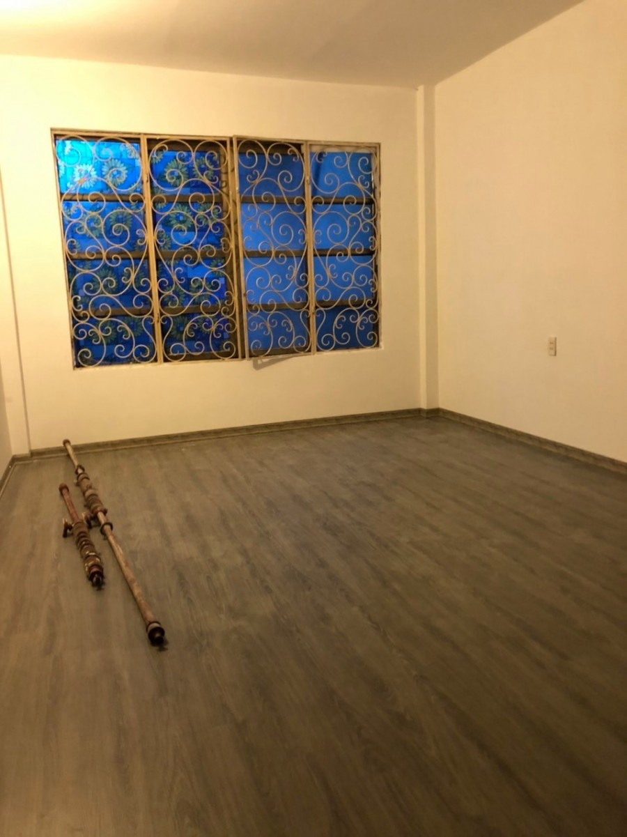 Bán nhà nguyên căn hồ Ba Mẫu dt 30m2, 4 tầng, mt 4m, giá 2.1 tỷ, gần hồ nhà mới, lh 0395454603 hoặc 0904547386