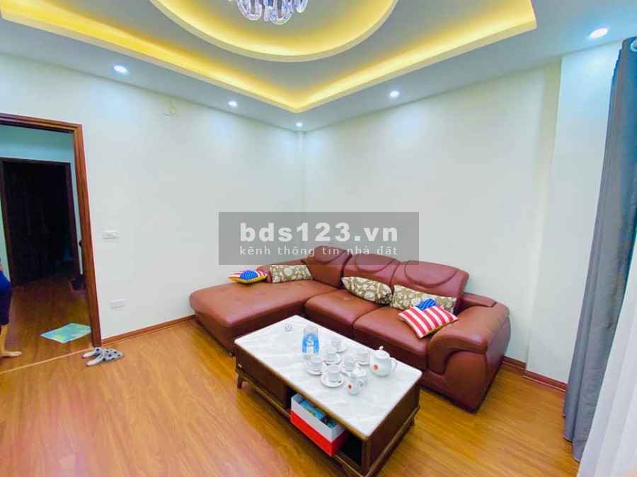 Nhà nguyên căn 6 tầng đúc Quận Cầu Giấy, dt 44m2, mt 4.2 m, gần phố đầy đủ nội thất, giá 6.8 tỷ