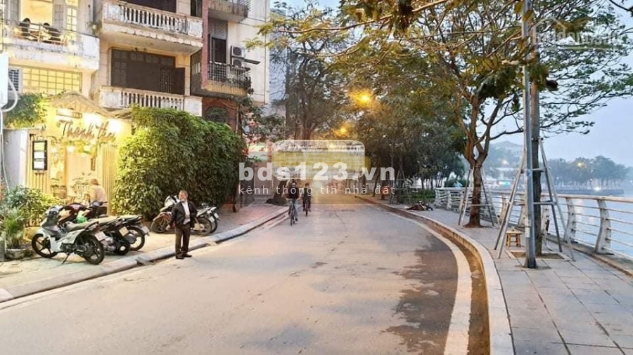Bán nhà mặt phố Trích Sài, Hồ Tây - Vị trí phong thuỷ đắc địa, Kinh doanh, Vỉa hè 8m - Chỉ 16.8 tỷ