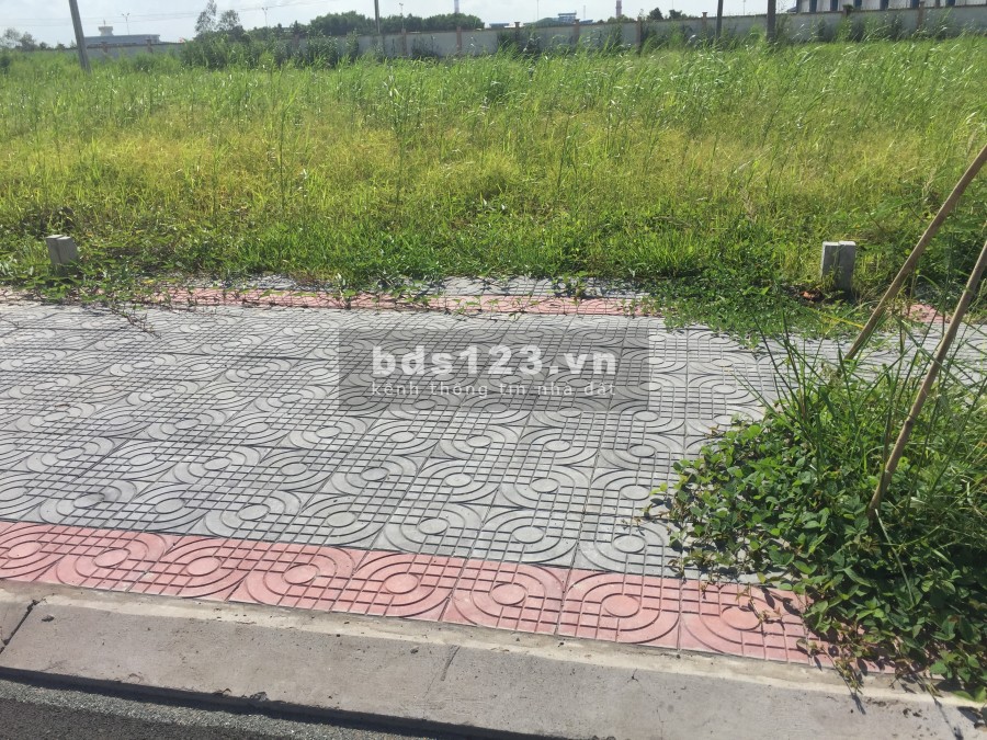 Cần bán đất full thổ cư, gần trung tâm thương mại, sổ riêng từng nền, lhcc