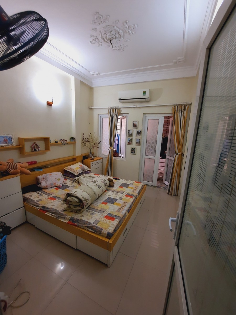 Bán Nhà - Hiếm diện tích 60m2, 4 tầng, đường Tôn Thất Tùng giá chỉ 4,5 tỷ