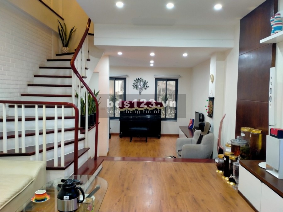  Bán nhà Vũ Xuân Thiều, cạnh Trường TH, 40m2, 5 Tầng, Giá chào 3.3 Tỷ 