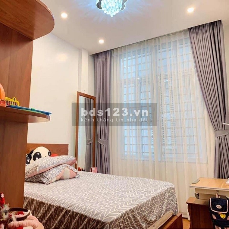 Cần bán gấp nhà đẹp Nguyễn Sơn, đầy đủ đồ dùng, dt 42m2, 5 tầng, mt 4m, giá bán 3 tỷ