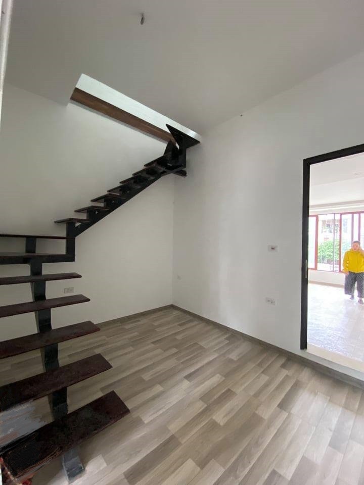 Bán nhà T.T 3 tầng tại Quan Nhân, Thanh Xuân, ô tô đỗ chân cầu thang, giá chỉ hơn 1 tỷ