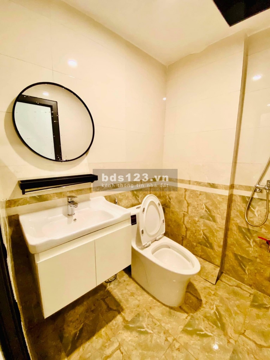 Cần bán gấp nhà đẹp Nguyễn Sơn, đầy đủ đồ dùng, dt 42m2, 5 tầng, mt 4m, giá bán 3 tỷ