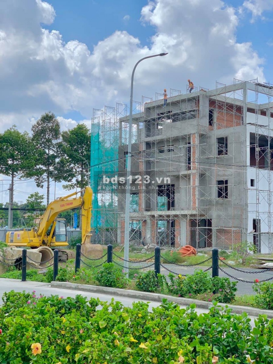 Nhà mới xây mặt phố 4 công viên, khu đô thị tiện ích đủ, liên hệ 038.958.5634