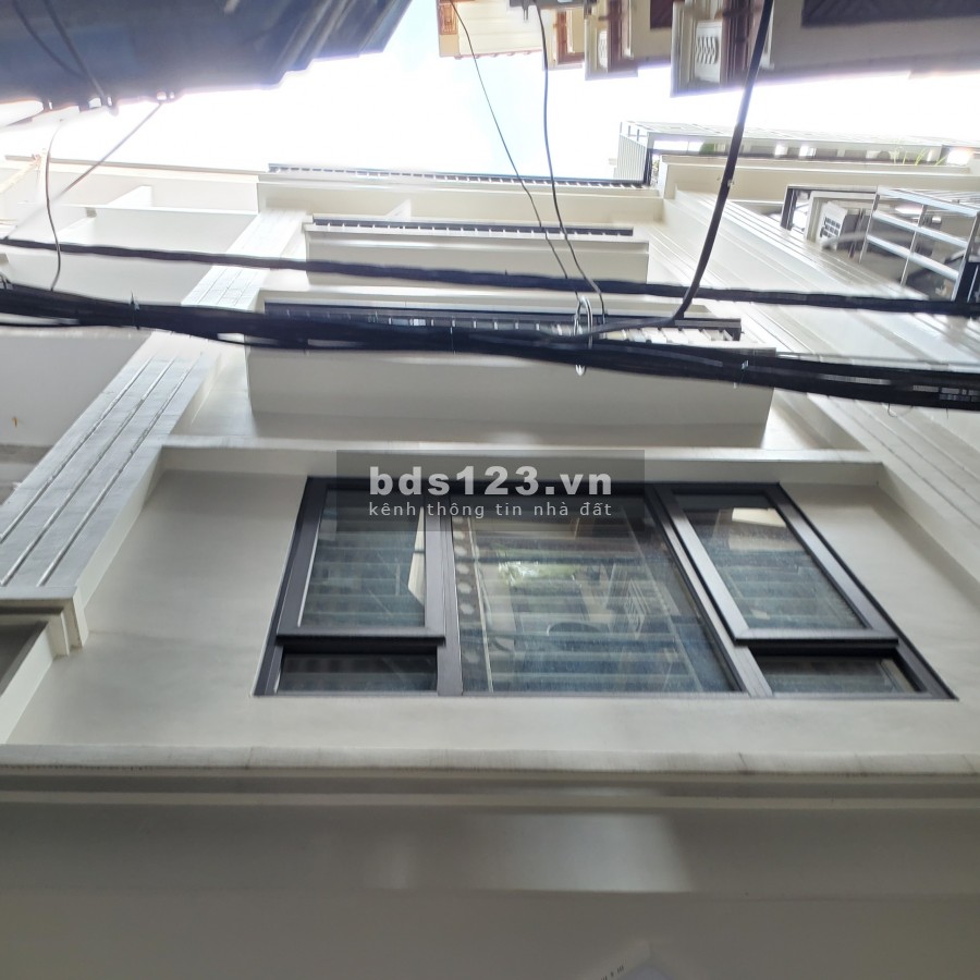 Cần tiền gấp, tôi cần bán nhà đường Cầu Giấy 45m2 x 5 tầng, giá 5.7tỷ, có thương lượng