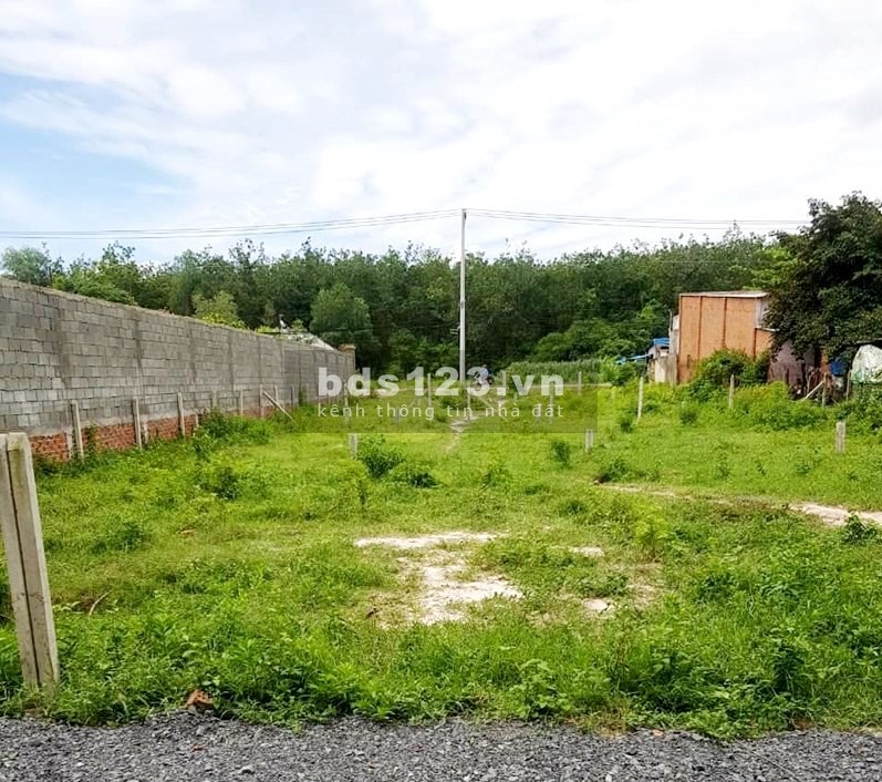 Kẹt tiền bán gấp 1020m2 thổ cư, 550 triệu, mt 16m, điện 3 pha, sổ hồng riêng