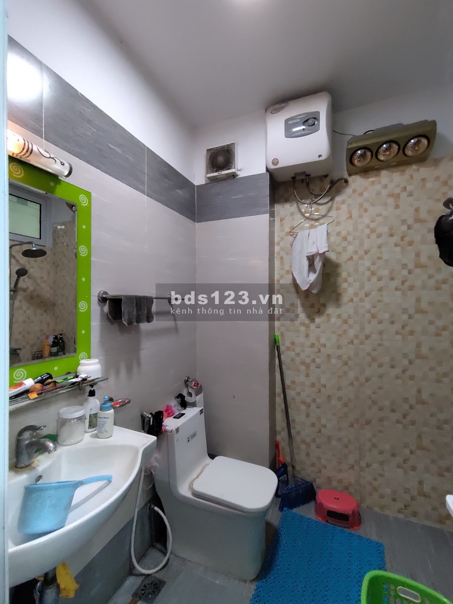 Mặt ngõ Lĩnh Nam, ngõ thẳng, cách ô tô 20m, trước nhà rộng rãi, Nhà đẹp dt 45m2 nhỉnh 3 tỷ