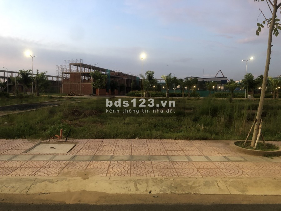 Đất sổ Hồng đường Hương Lộ 11, Hưng Long Bình Chánh, dt 100m2, SHR, lh 0792383482