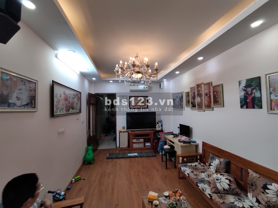 Mặt ngõ Lĩnh Nam, ngõ thẳng, cách ô tô 20m, trước nhà rộng rãi, Nhà đẹp dt 45m2 nhỉnh 3 tỷ