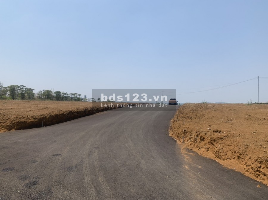 Bán đất ngay nhà hàng Hưng Phát 188m2 =10x20 full thổ cư SHR giá 470 triệu