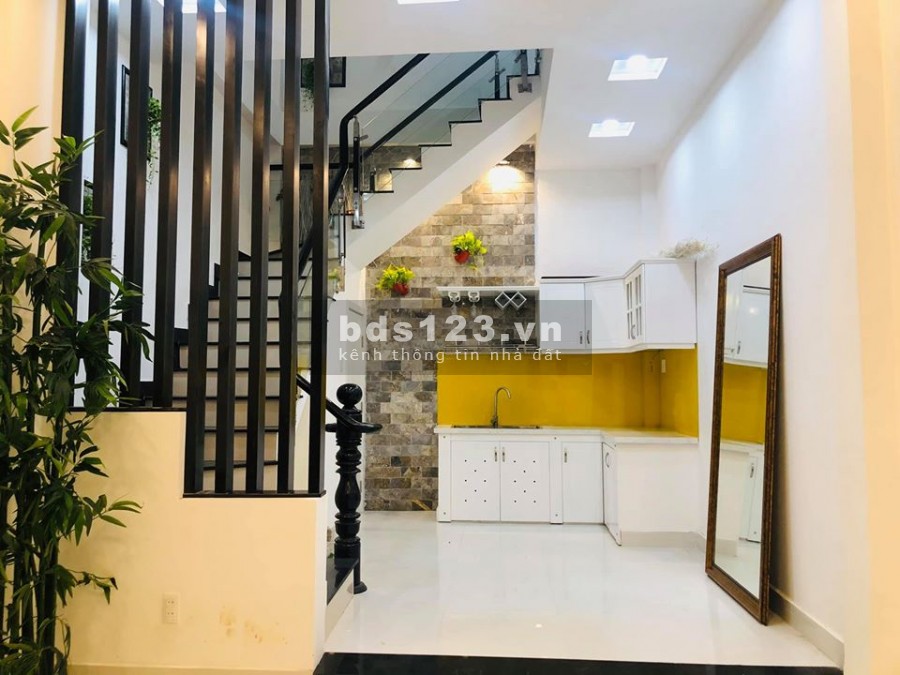 Nhà phố mặt tiền Đất Thánh gần chợ Tân Bình, giá bán 12.4 tỷ, xe ra vào tránh nhau thoải mái
