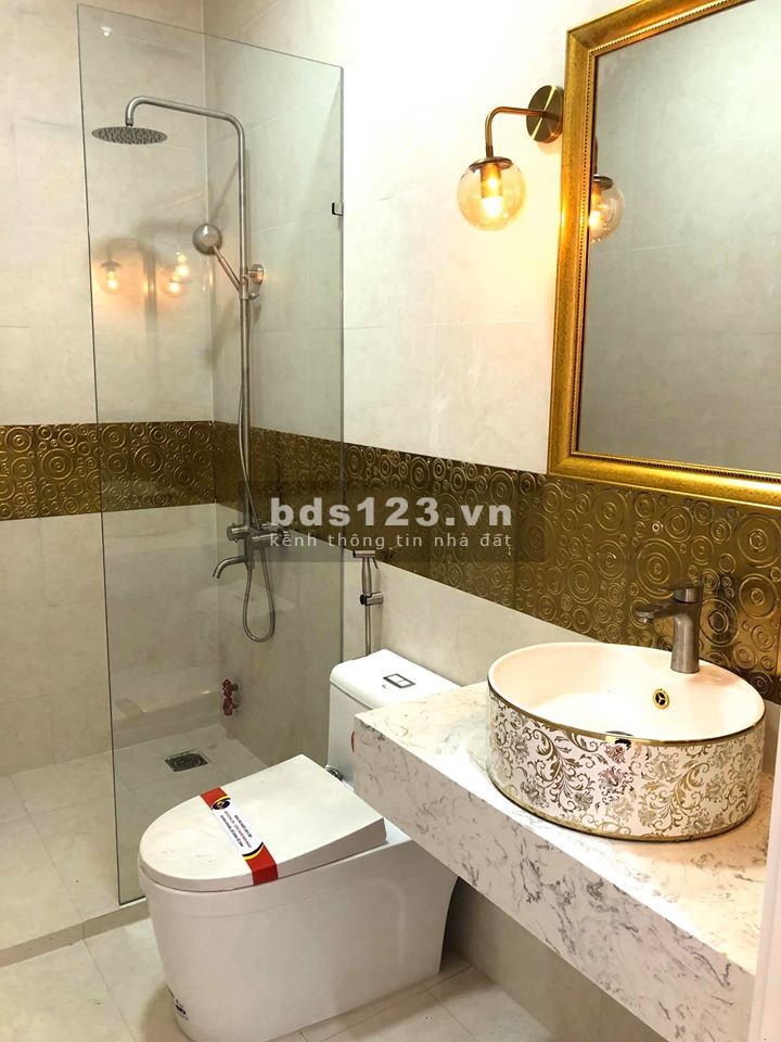 Nhà phố mặt tiền Đất Thánh gần chợ Tân Bình, giá bán 12.4 tỷ, xe ra vào tránh nhau thoải mái