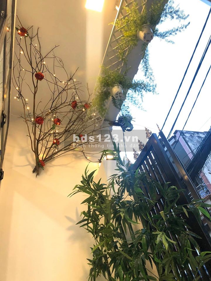 Nhà phố mặt tiền Đất Thánh gần chợ Tân Bình, giá bán 12.4 tỷ, xe ra vào tránh nhau thoải mái