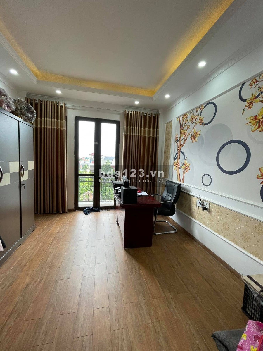 Bán nhà phố Nguyễn Văn Cừ 6 tầng cho thuê, thang máy, ô tô giá bán chỉ 6,3 tỷ