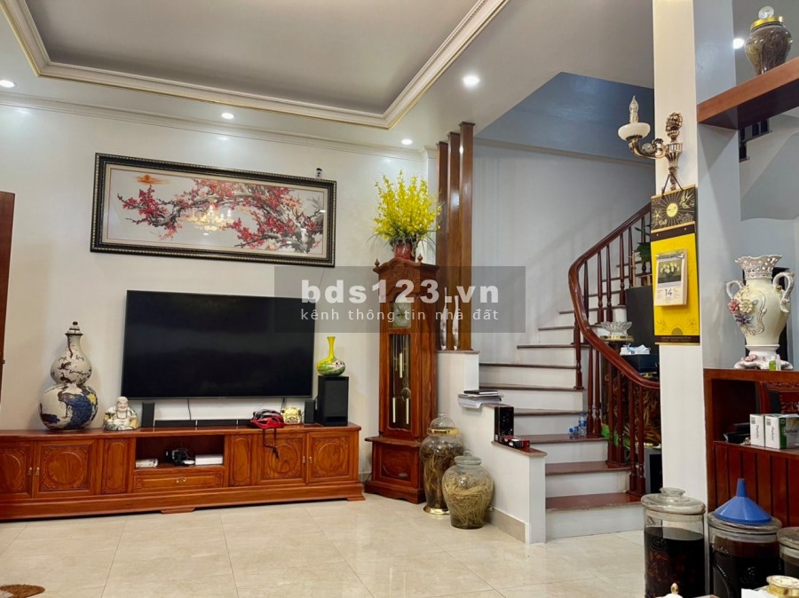 Nhà đẹp hiếm có, diện tích 50m2, đúc 5 tầng, 20m ra ô tô tránh, lh 0983416997