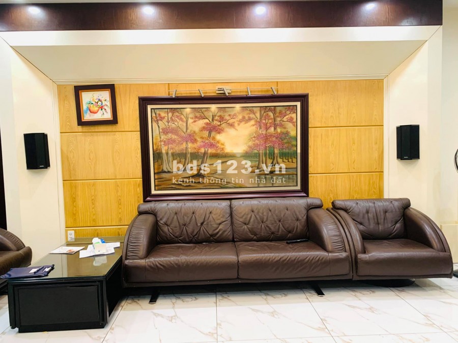 Siêu phẩm, Thang máy, Ngõ to hơn Phố, Trương Định 102m2, 6T, MT5,2m, 13,9 tỷ