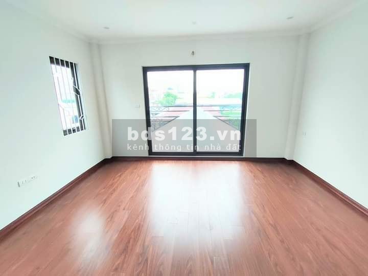 Bán nhà nguyên căn phố Hoà Lâm diện tích 45m2, 4 tầng, mặt tiền 4.5m, giá 2.5 tỷ