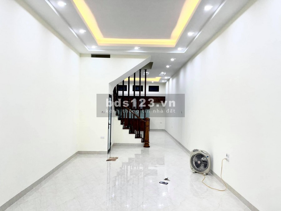 Giải Phóng vuông đét hòn gạch ngõ thông, đường rộng, gần ô tô 42m2x 5 tầng