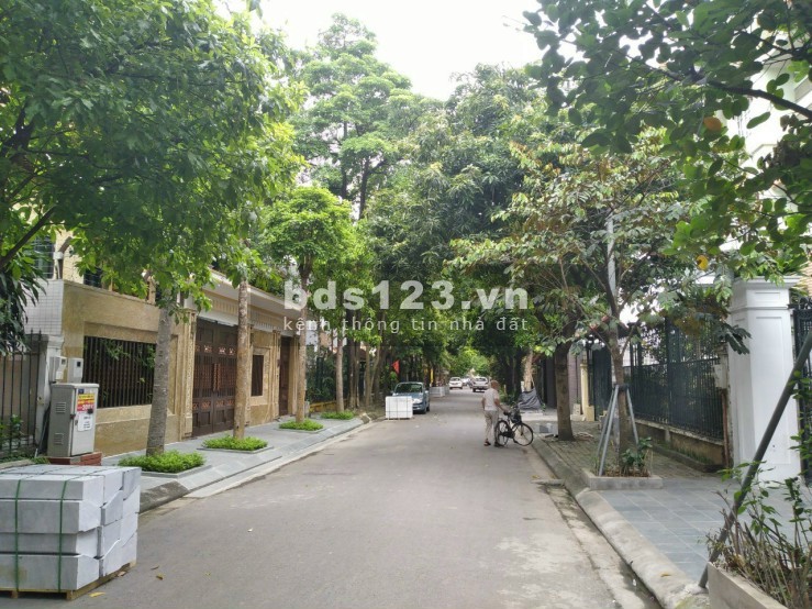 Bán biệt thự 200m2 khu Lão Thành Cách Mạng - Yên Hòa, giá 39.5 tỷ, thương lượng