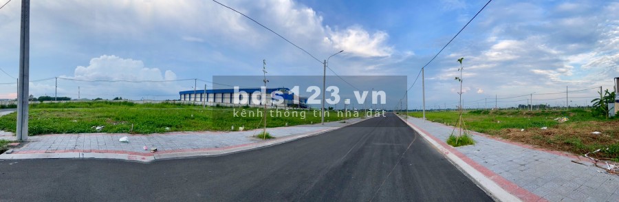 Cần bán đất full thổ cư, gần trung tâm thương mại, sổ riêng từng nền, lhcc