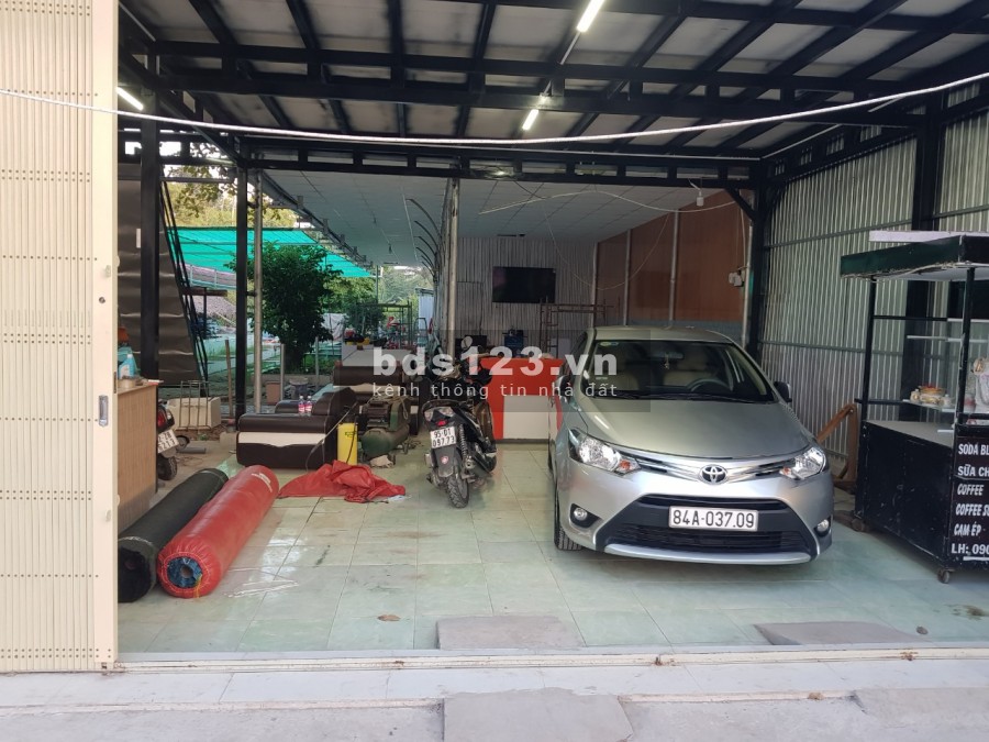 Bán nhà mặt tiền gồm quán cà phê sân vườn và tiệm rửa xe oto rộng 2653m2 tại Trà Vinh