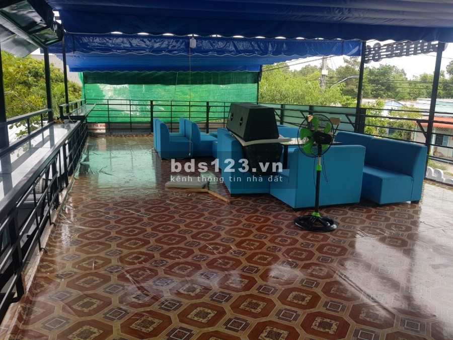 Bán nhà mặt tiền gồm quán cà phê sân vườn và tiệm rửa xe oto rộng 2653m2 tại Trà Vinh