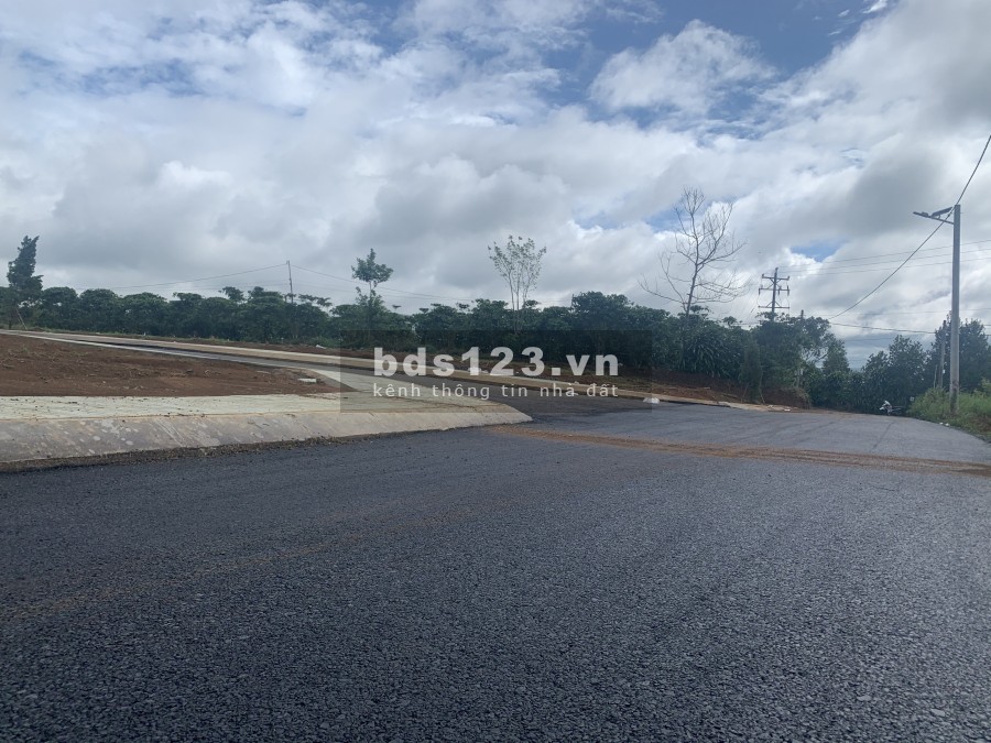 Bán đất ngay nhà hàng Hưng Phát 188m2 =10x20 full thổ cư SHR giá 470 triệu
