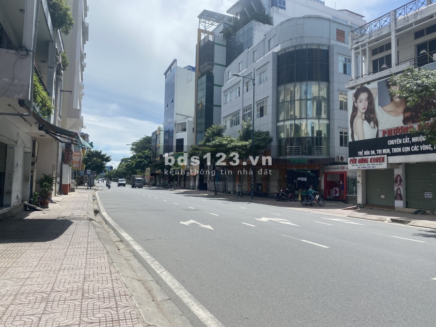 Cho thuê nguyên tòa nhà mới sơn sửa MT Hồng Hà,P2 TB. 10x12m hầm 8 lầu