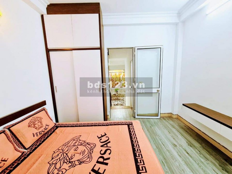 Bán Nhà Hoàng Mai dt 35m2 đúc 5 tầng giá bấn 3 tỷ 7 mua nhà tặng vàng