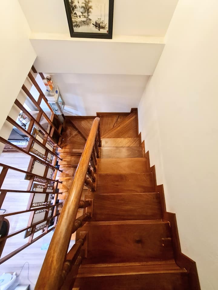 Nhà đẹp lung linh Nguyễn Văn Cừ, ô tô đỗ cổng, dt 40m2, 4 tầng, nhỉnh 4 tỷ lh 0963521933