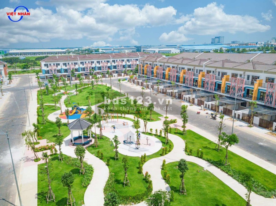 Bán nhà liền kề khu đô thị xanh đáng sống nhất Bình Dương, tiện ích đầy đủ