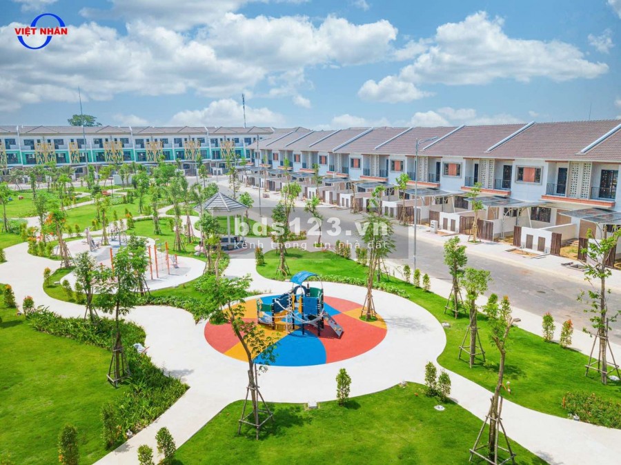 Bán nhà liền kề khu đô thị xanh đáng sống nhất Bình Dương, tiện ích đầy đủ