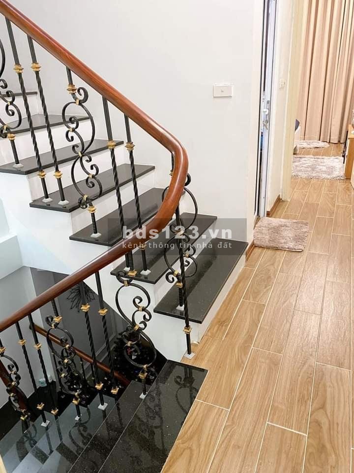 Bán nhà quận Đống Đa phố Hào Nam dt 40m2, 4 tầng, lô góc, giá bán chỉ 4.3 tỷ