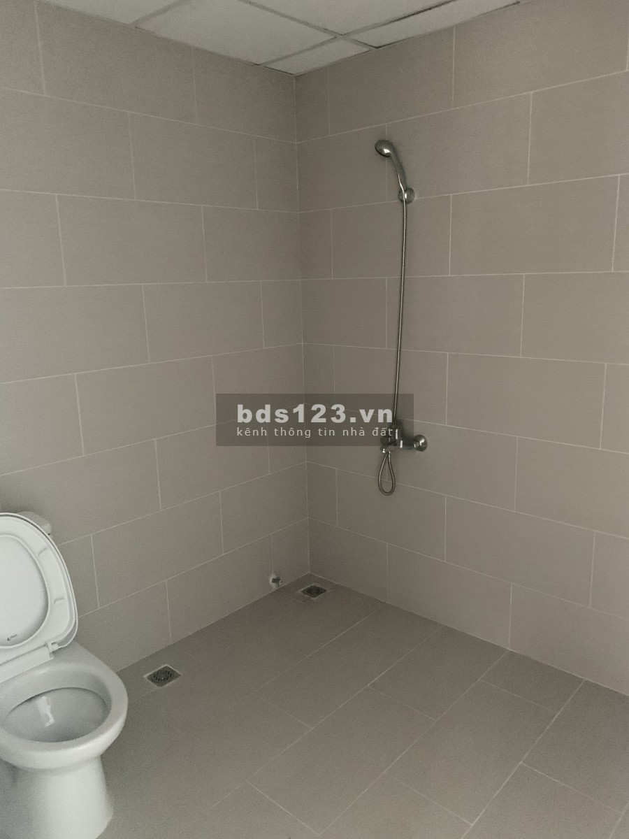 Cho thuê chung cư Ban cơ yếu Lê Văn Lương 3 phòng ngủ, 124m2, đồ cơ bản, 11.5 triệu. LH 0377983070