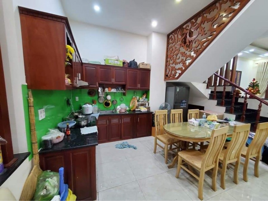 Bán nhà mặt tiền 10x30m đường Cao Bá Nhạ Quận 1 giá bán chỉ 99 tỷ
