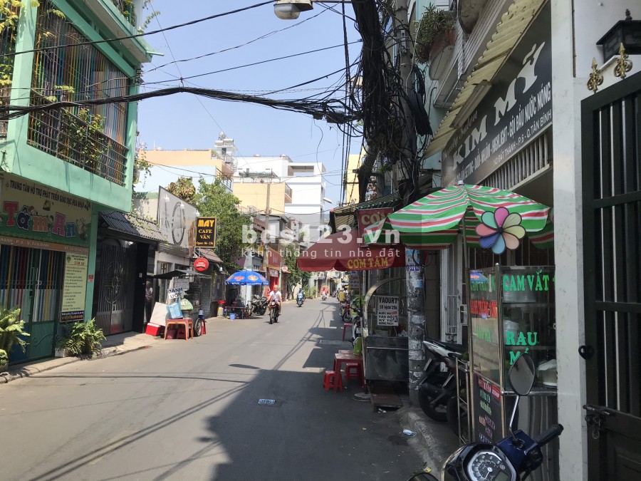 Nhà phố mặt tiền Đất Thánh gần chợ Tân Bình, giá bán 12.4 tỷ, xe ra vào tránh nhau thoải mái