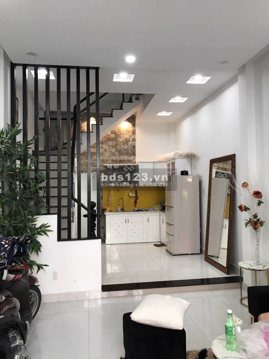 Nhà phố mặt tiền Đất Thánh gần chợ Tân Bình, giá bán 12.4 tỷ, xe ra vào tránh nhau thoải mái