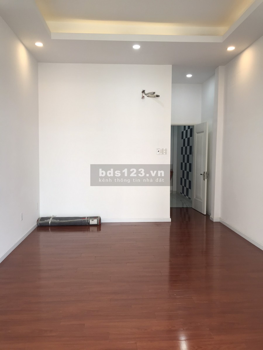 Nhà phố mặt tiền Đất Thánh gần chợ Tân Bình, giá bán 12.4 tỷ, xe ra vào tránh nhau thoải mái