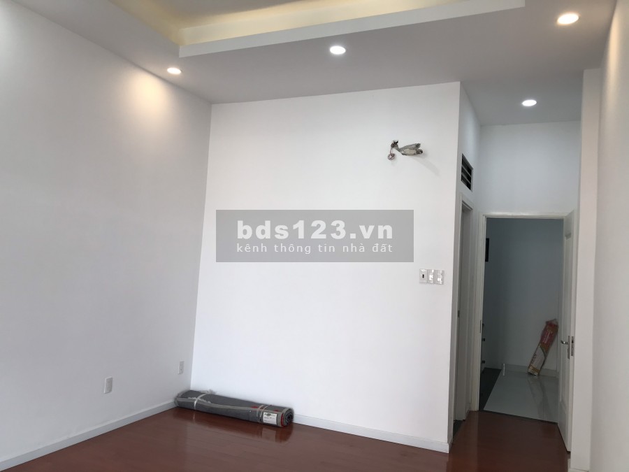 Nhà phố mặt tiền Đất Thánh gần chợ Tân Bình, giá bán 12.4 tỷ, xe ra vào tránh nhau thoải mái