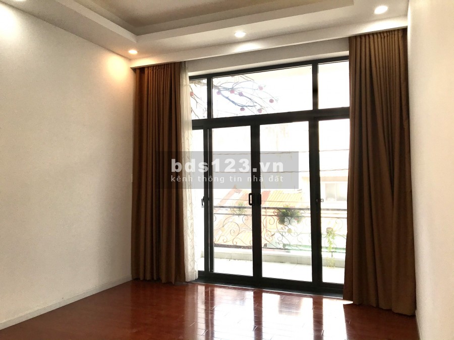 Nhà phố mặt tiền Đất Thánh gần chợ Tân Bình, giá bán 12.4 tỷ, xe ra vào tránh nhau thoải mái