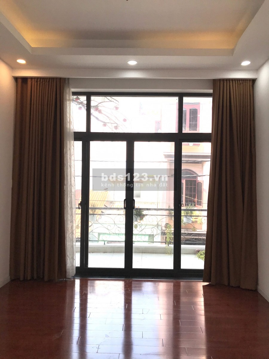 Nhà phố mặt tiền Đất Thánh gần chợ Tân Bình, giá bán 12.4 tỷ, xe ra vào tránh nhau thoải mái