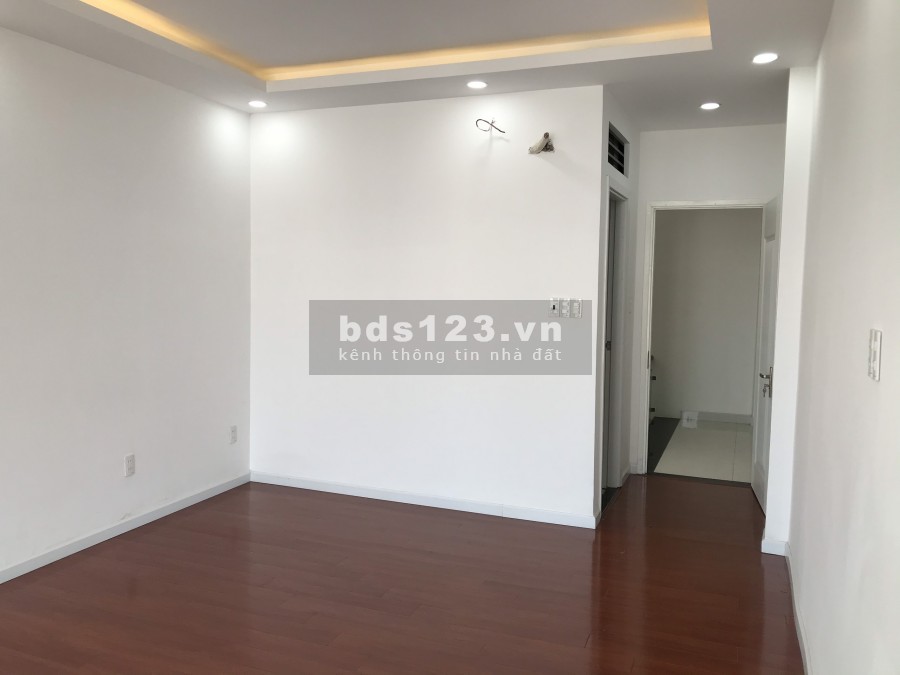 Nhà phố mặt tiền Đất Thánh gần chợ Tân Bình, giá bán 12.4 tỷ, xe ra vào tránh nhau thoải mái