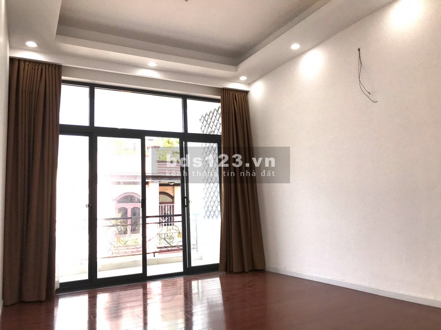 Nhà phố mặt tiền Đất Thánh gần chợ Tân Bình, giá bán 12.4 tỷ, xe ra vào tránh nhau thoải mái